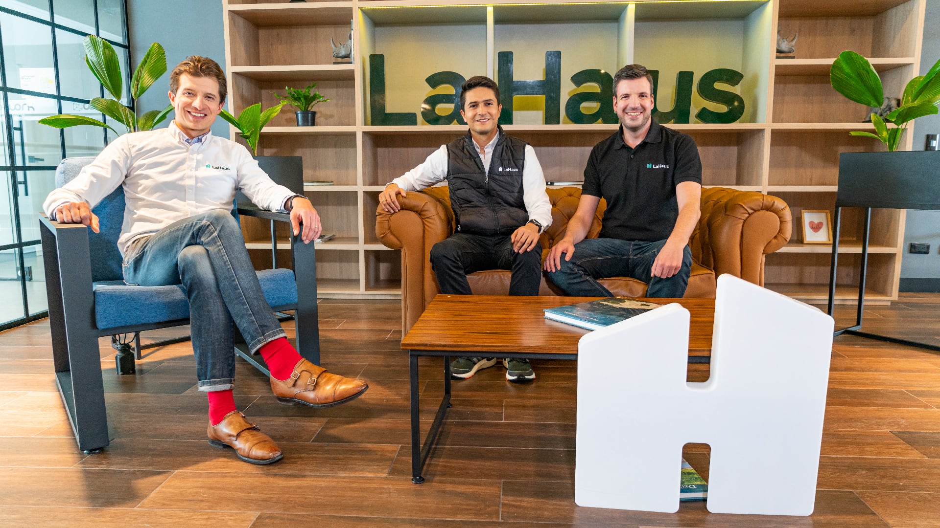 Rodrigo Sánchez-Ríos, cofundador y presidente de La Haus; Santiago García y Thomas Floracks, nuevo Chief Product Officer.