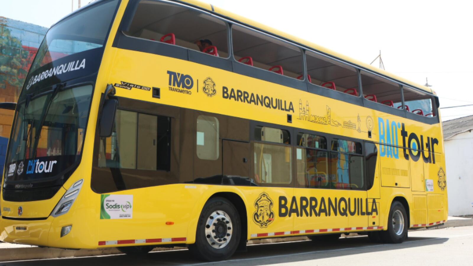 El nuevo bus turístico permite recorrer los principales atractivos culturales de Barranquilla.