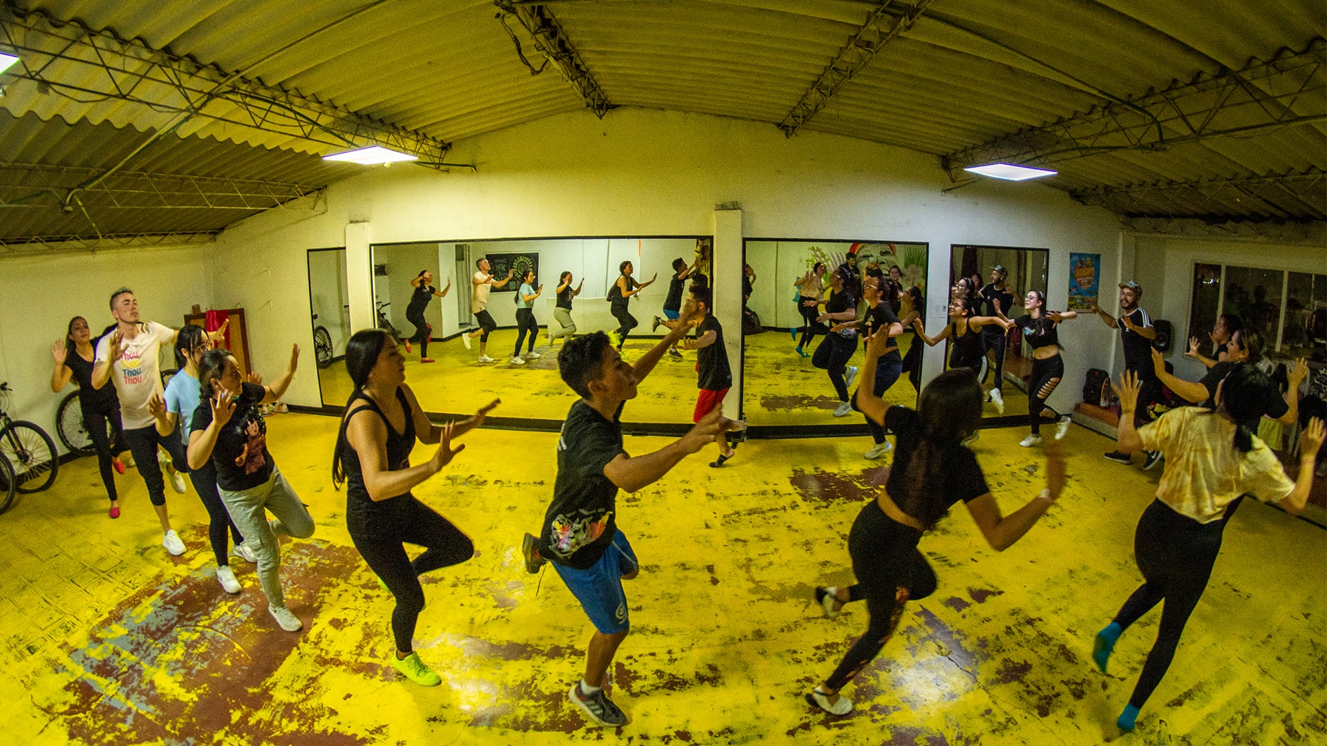 El grupo está dirigido por el soachuno Alexánder Bolaños, quien encontró en la danza folclórica una forma de conectarse con las raíces.