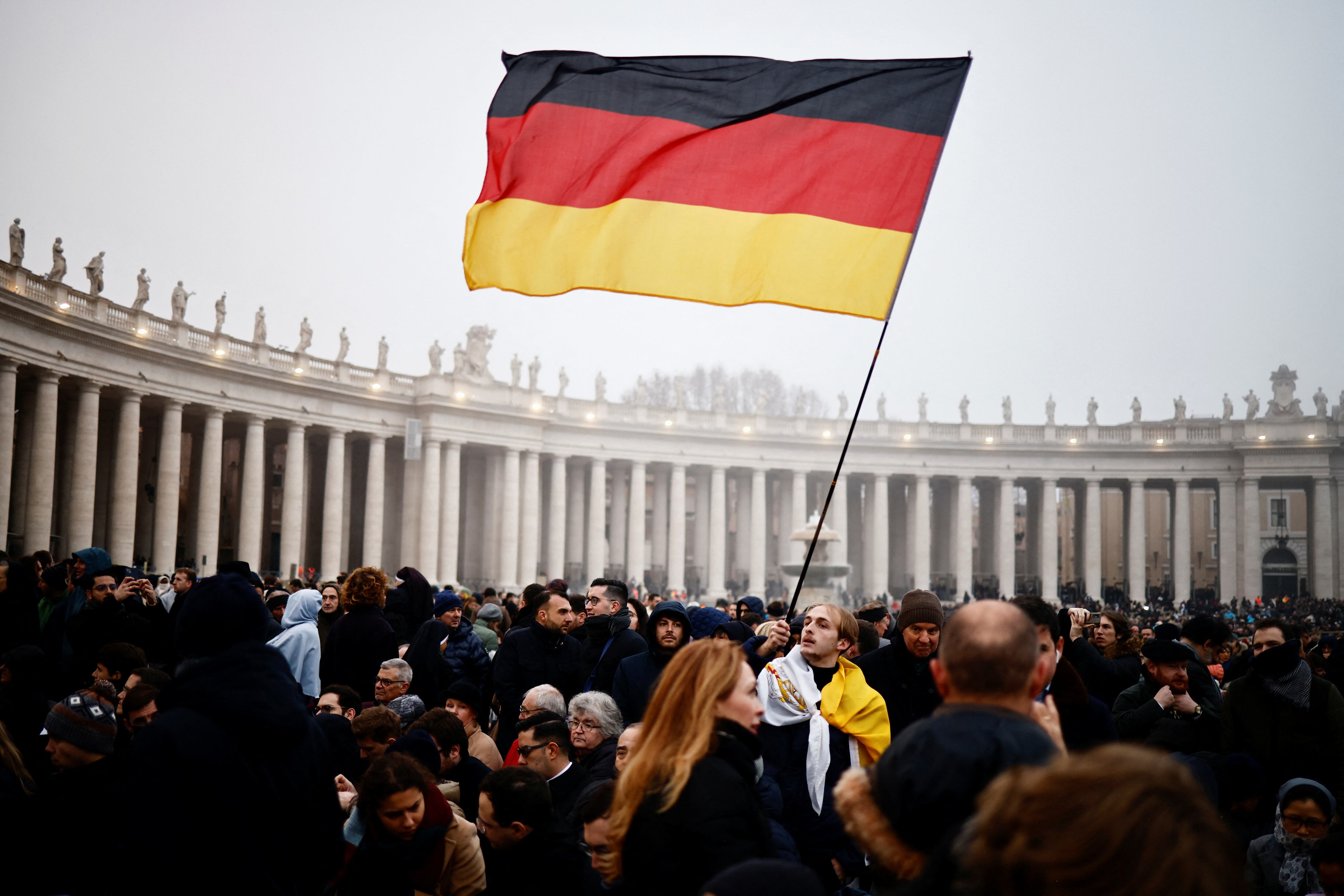 Miles de personas asisten al funeral del papa emérito Benedicto XVl REUTERS/Yara Nardi