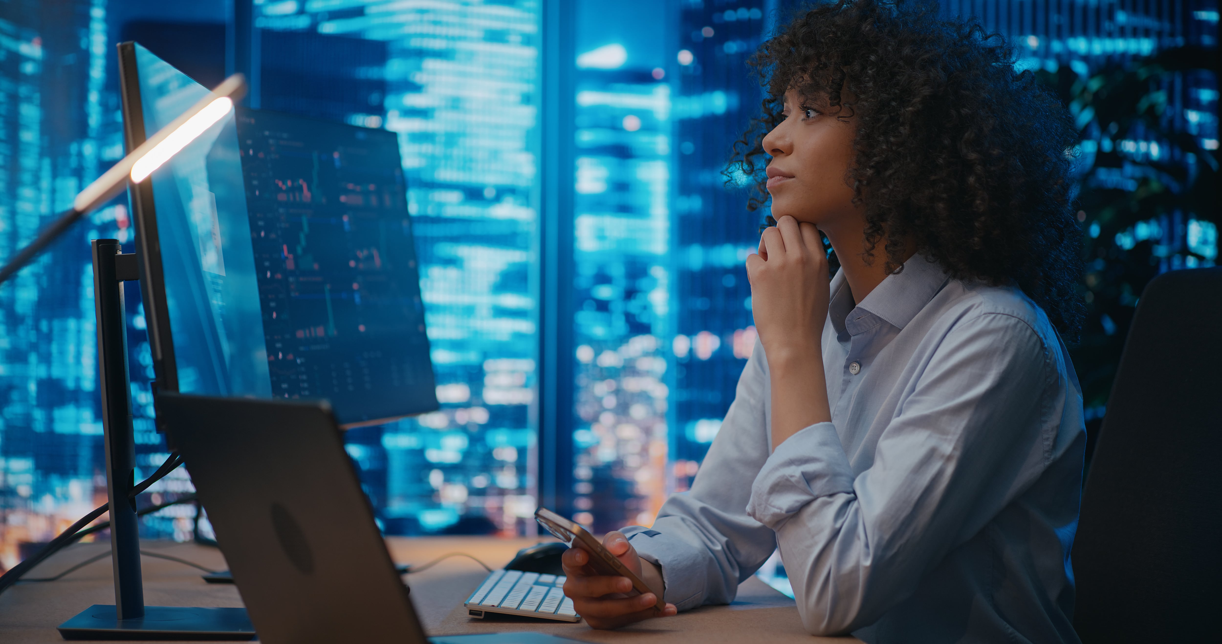 Ciudadanos pueden solicitar el certificado de propiedad de manera virtual o presencial en las oficinas de la Alcaldía de Medellín.