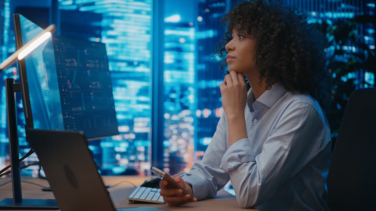 Ciudadanos pueden solicitar el certificado de propiedad de manera virtual o presencial en las oficinas de la Alcaldía de Medellín.