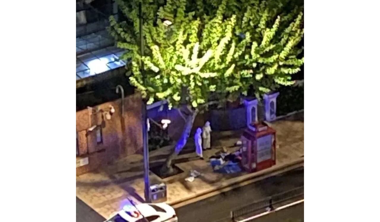 Las autoridades tuvieron que desalojar a una habitante de Shanghai que vivía en una cabina telefónica