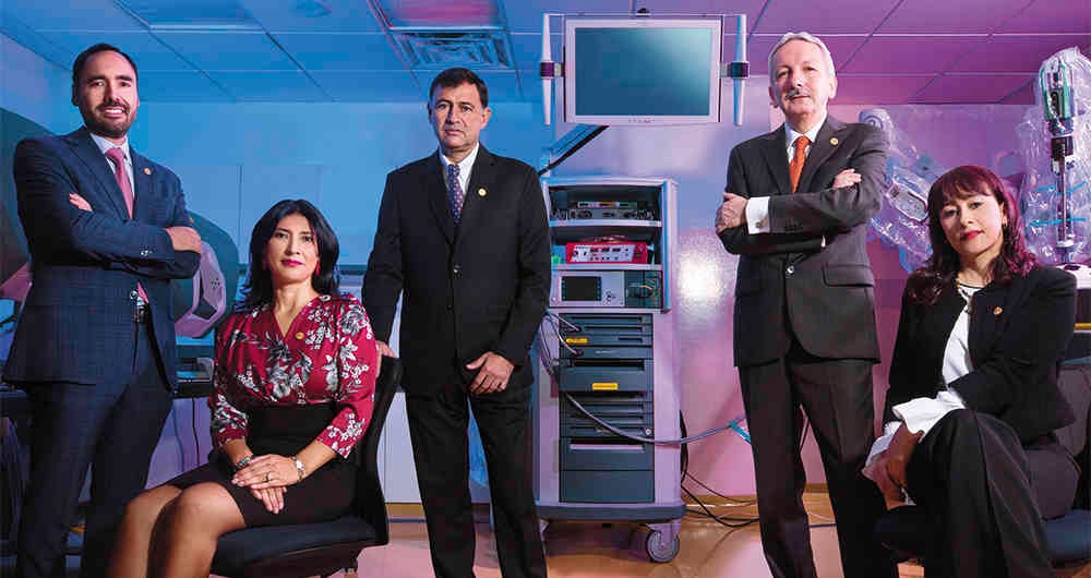 De izquierda a derecha: Esteban Lizarazo, CEO del Grupo Amarey Nova Medical; Nancy Malaver, directora de servicios corporativos; Guillermo Ortiz, director de educación; Raúl Durán, director comercial, y María del Pilar Valbuena, directora de operaciones.