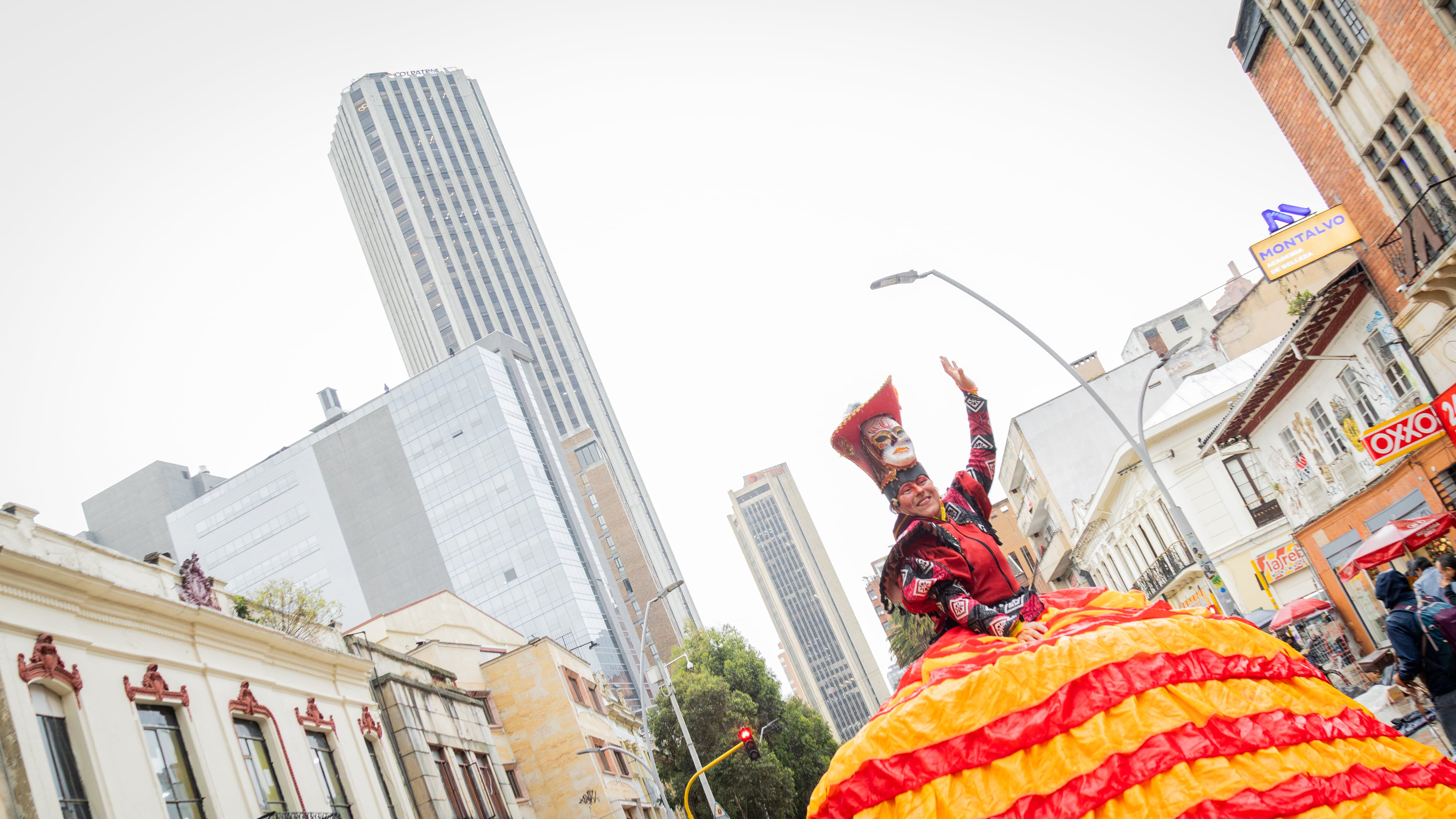 Las funciones llegarán a 36 espacios escénicos distribuidos en distintas localidades de Bogotá, entre ellos el Teatro Jorge Eliécer Gaitán, el Teatro El Parque, el Teatro El Ensueño, el Teatro al Aire Libre La Media Torta y salas concertadas que hacen parte del circuito teatral de la ciudad.