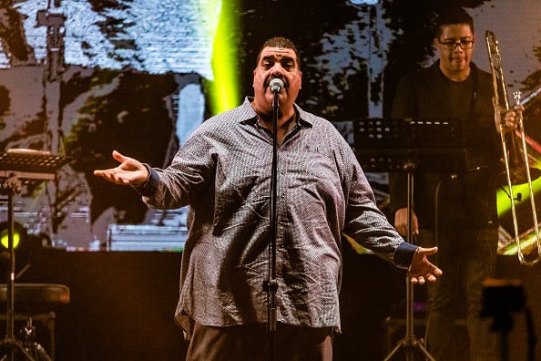 Maelo Ruiz fue evacuado del lugar mientras se aclaran los hechos.