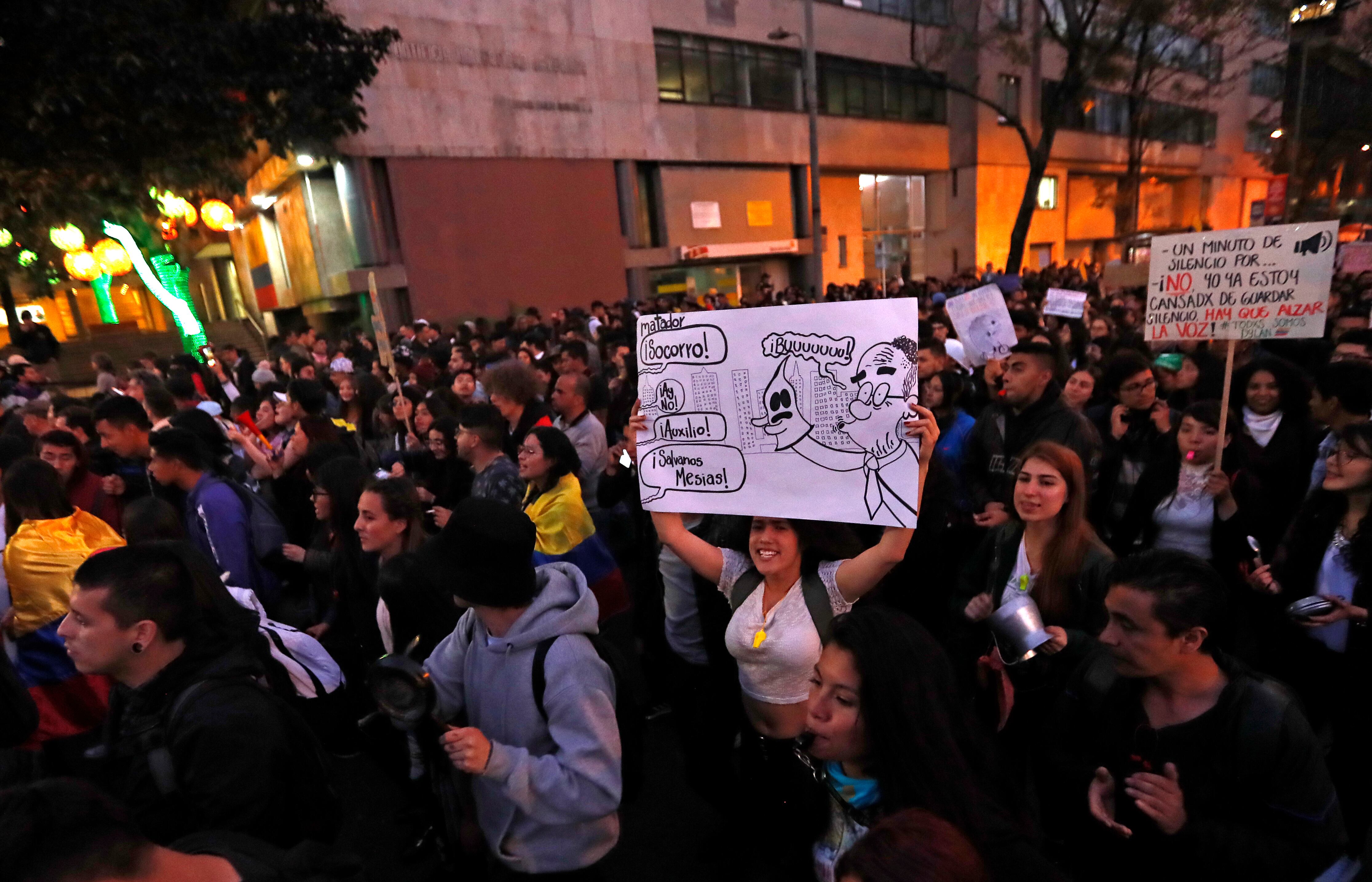 "Les ruego que no tengamos más violencia", Luis Ernesto Gómez a manifestantes del Portal Américas?