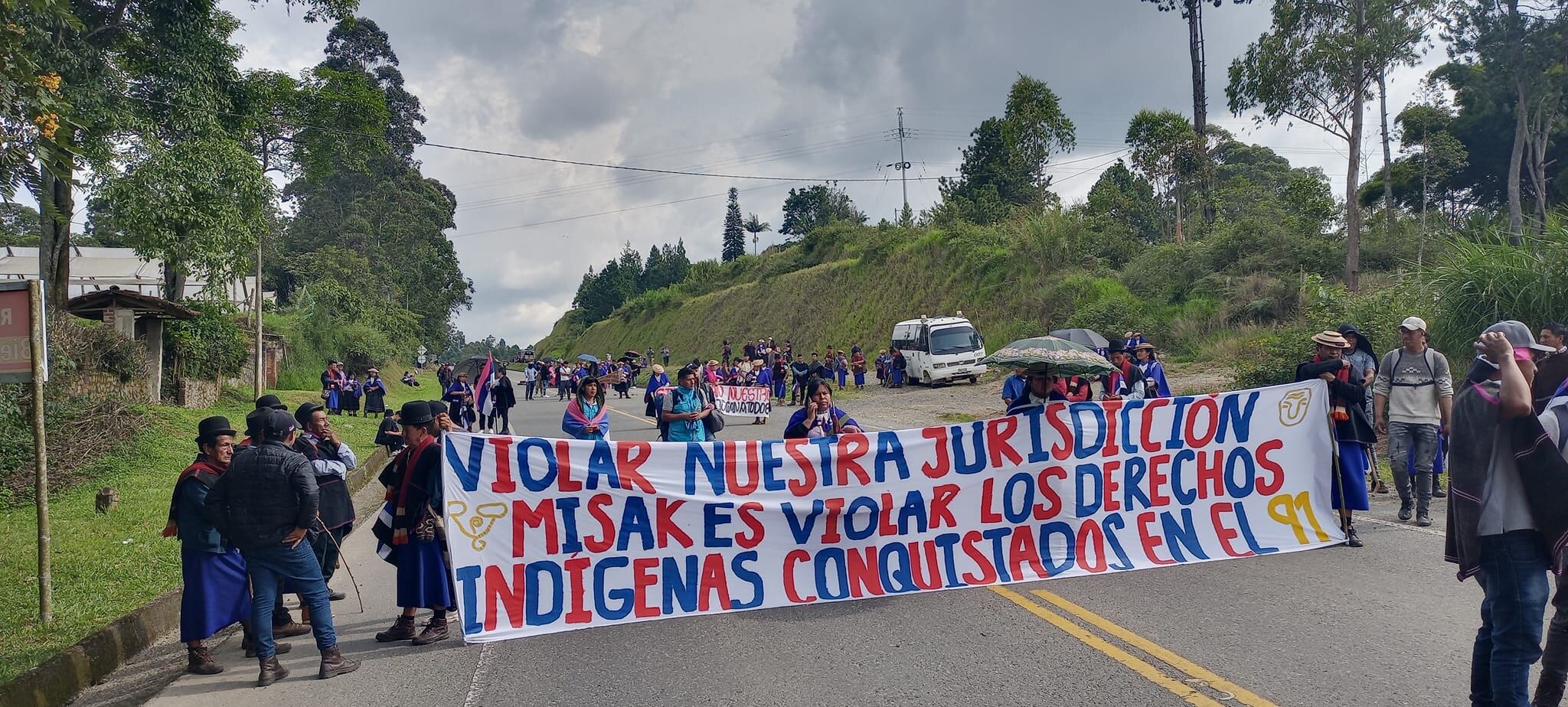 Protesta del pueblo misak en la vía Panamericana.