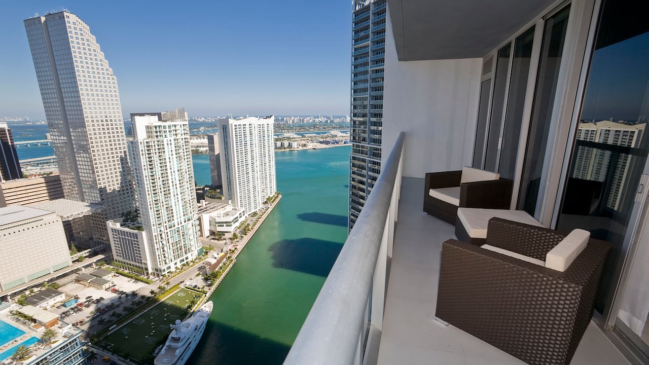 Gracias al teletrabajo y los horarios menos estricto, las escapadas de fin de semana son más frecuentes, las aerolíneas celebran.