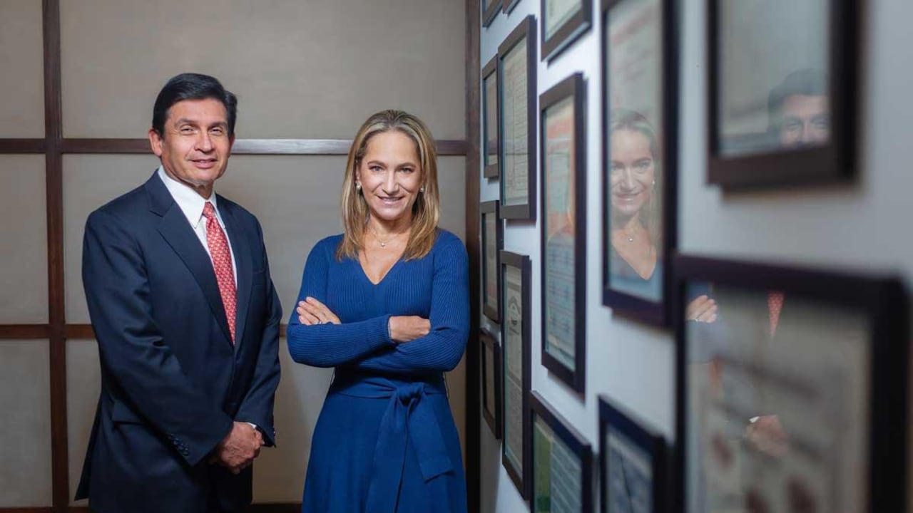 Paula Cadavid Londoño, socia fundadora, y Juan Carlos Prías Bernal, socio fundador.