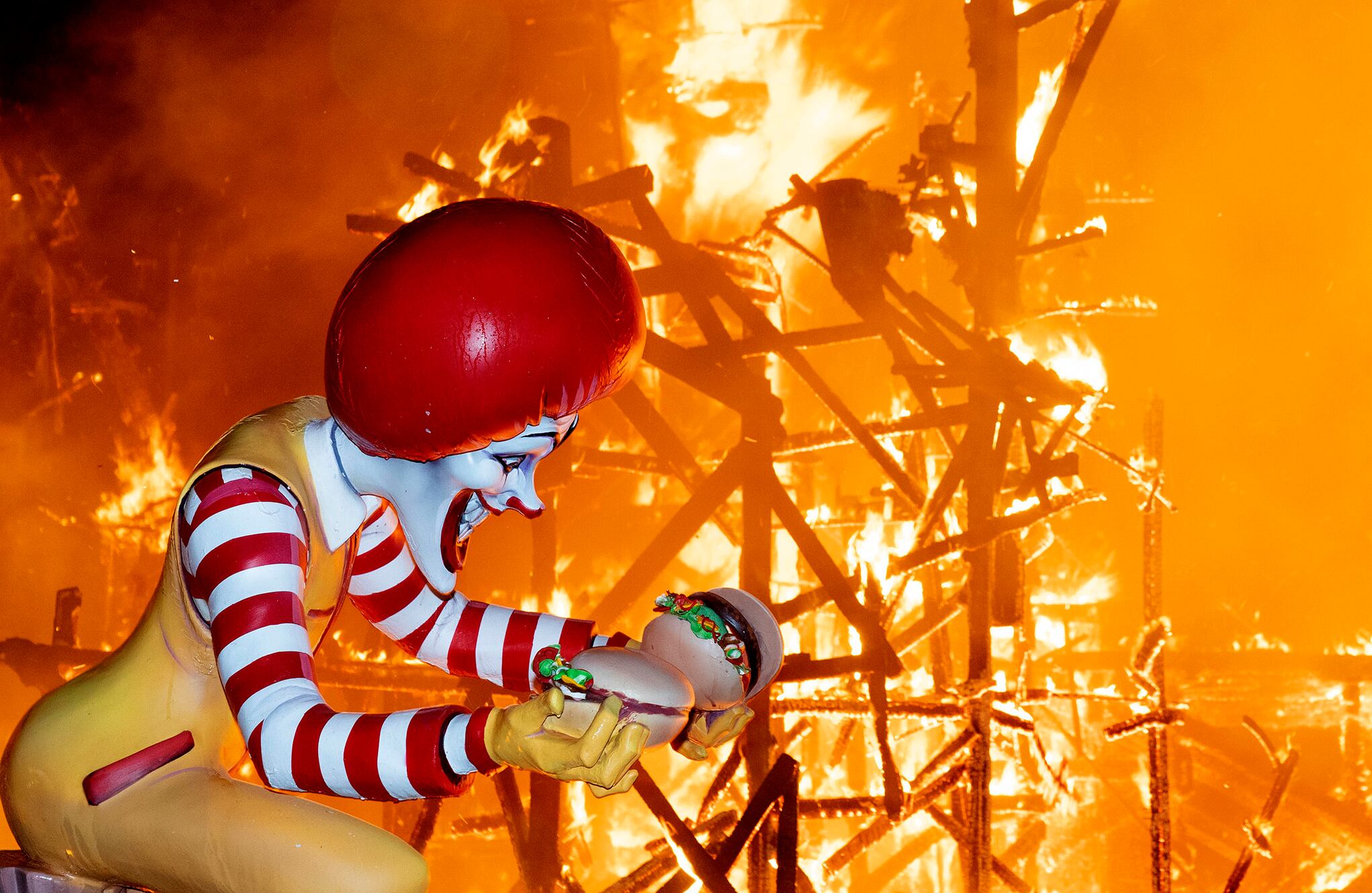 En Imágenes La quema de las Fallas del festival Valencia España.