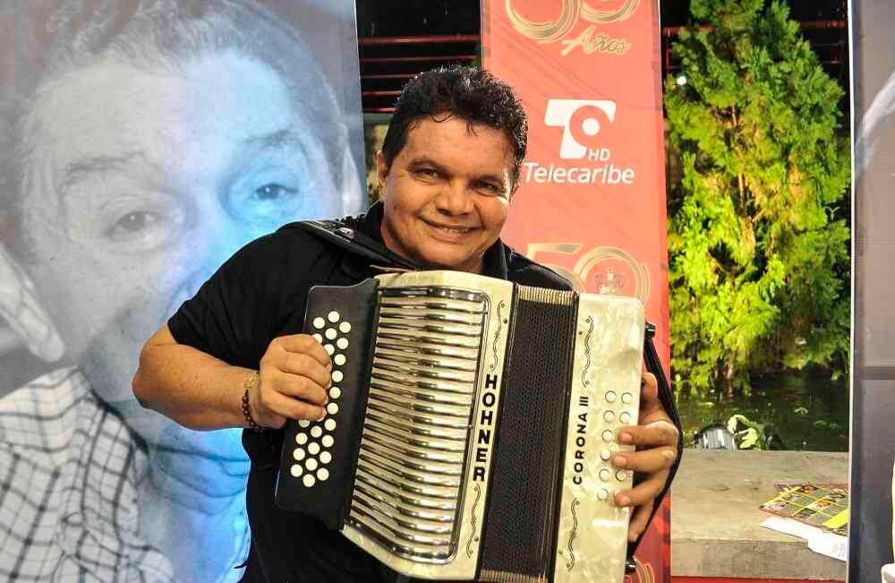 Álvaro López Carrillo, rey vallenato 1992, posa el domingo 30 de mayo de 2017, en el parque de la Leyenda Vallenata, Consuelo Araujo Noguera, durante la final del 50 Festival Vallenato y IV Rey de reyes, en Valledupar, Colombia. Foto: Carlos Julio Martínez / SEMANA