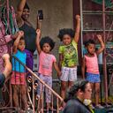 Los niños también muestran su apoyo a una marcha de Black Lives Matter el domingo 31 de mayo de 2020 en Tampa, Florida. Por segundo día consecutivo, los manifestantes salieron a las calles para protestar por la muerte de George Floyd. Foto: Martha Ascencio-Rhine / Tampa Bay Times vía AP.