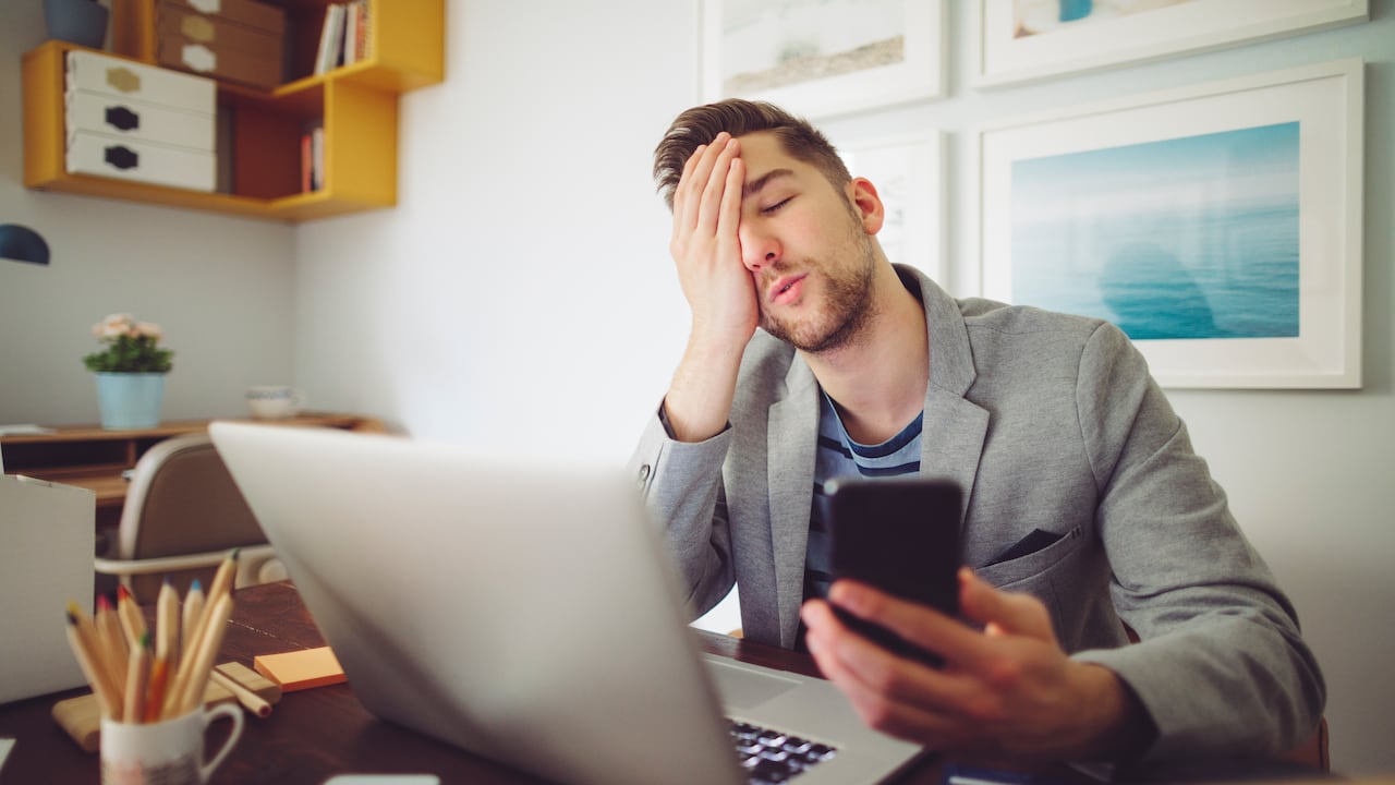 La norma precisa qué puede hacer si su jefe acostumbra a contactarlo luego de su turno.