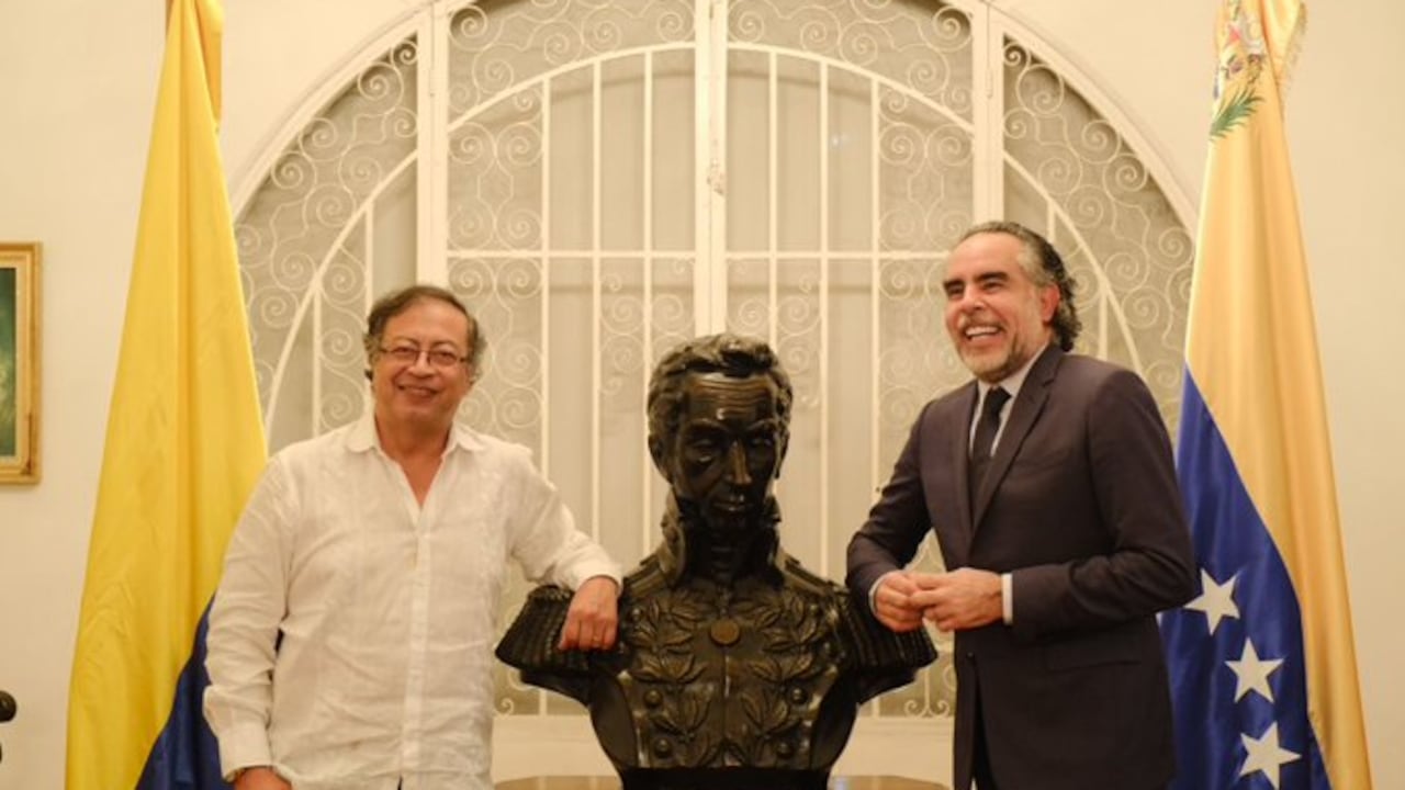 El presidente Gustavo Petro viajó a Venezuela y aprovechó para reunirse con el embajador de Colombia en ese país, Armando Benedetti.