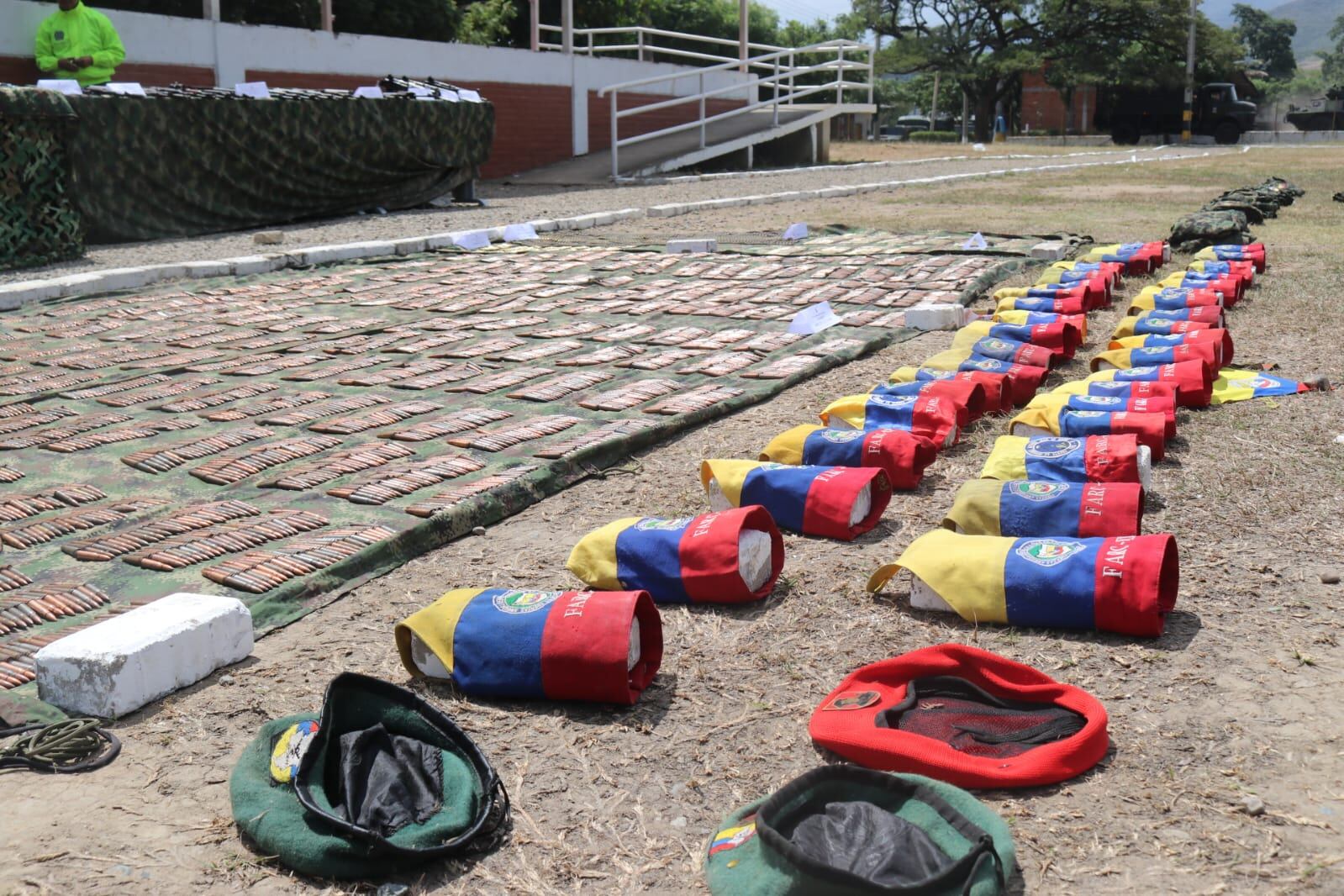 El Ejército Nacional ubicó en Norte de Santander un depósito ilegal de las disidencias con armamento, explosivos y material de intendencia.