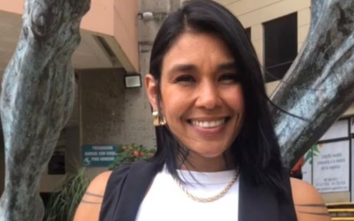 Vanessa Ochoa, locutora de la emisora Radio Reloj en Pereira.