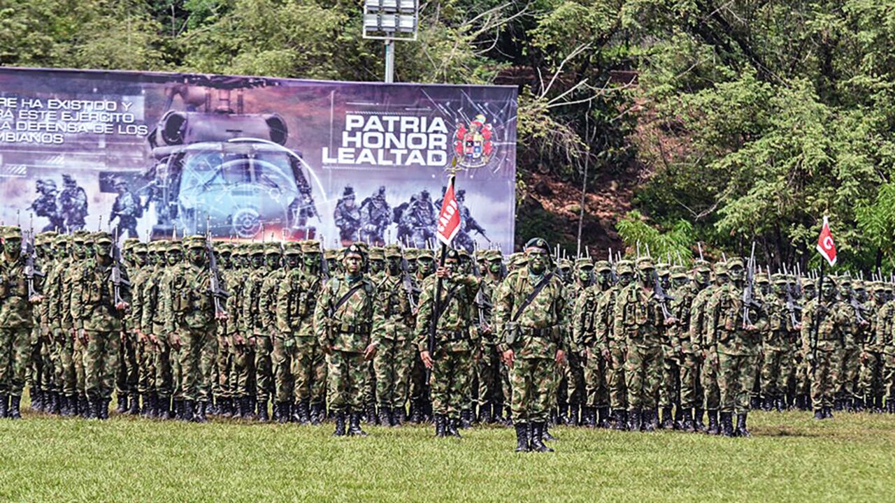 SEMANA recorrió diversos puntos averiguando por los productos que requería el Ejército y encontró varios precios muy por debajo de lo que fue facturado.