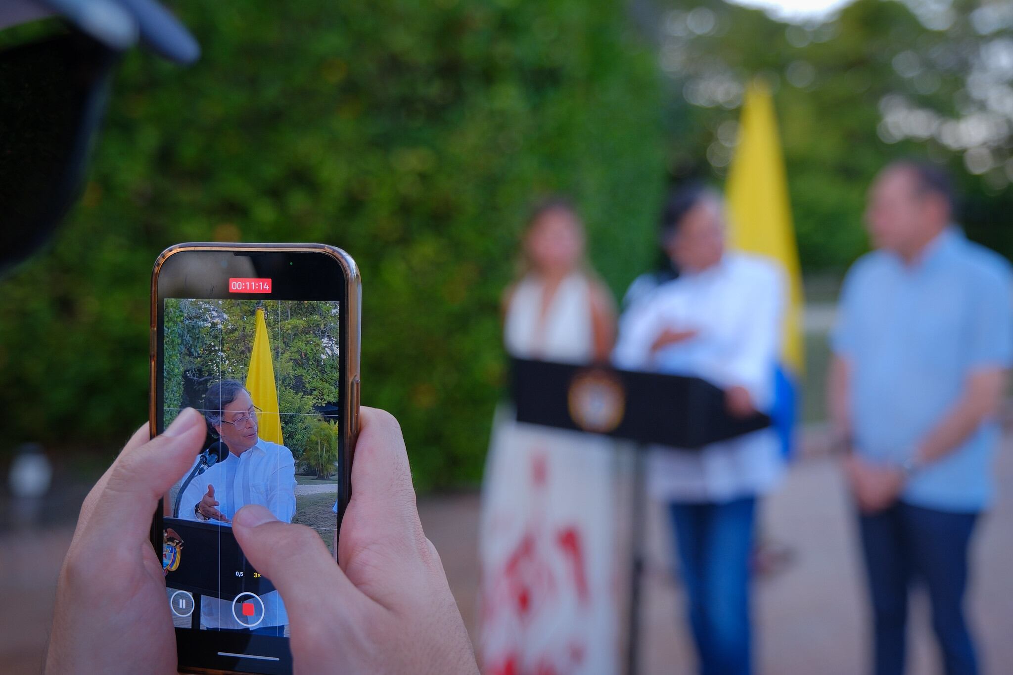 Antonella Petro, hija del presidente, Gustavo Petro (en el centro), y Antonio Sanguino, ministro de Trabajo, en Cartagena, el 29 de diciembre de 2025