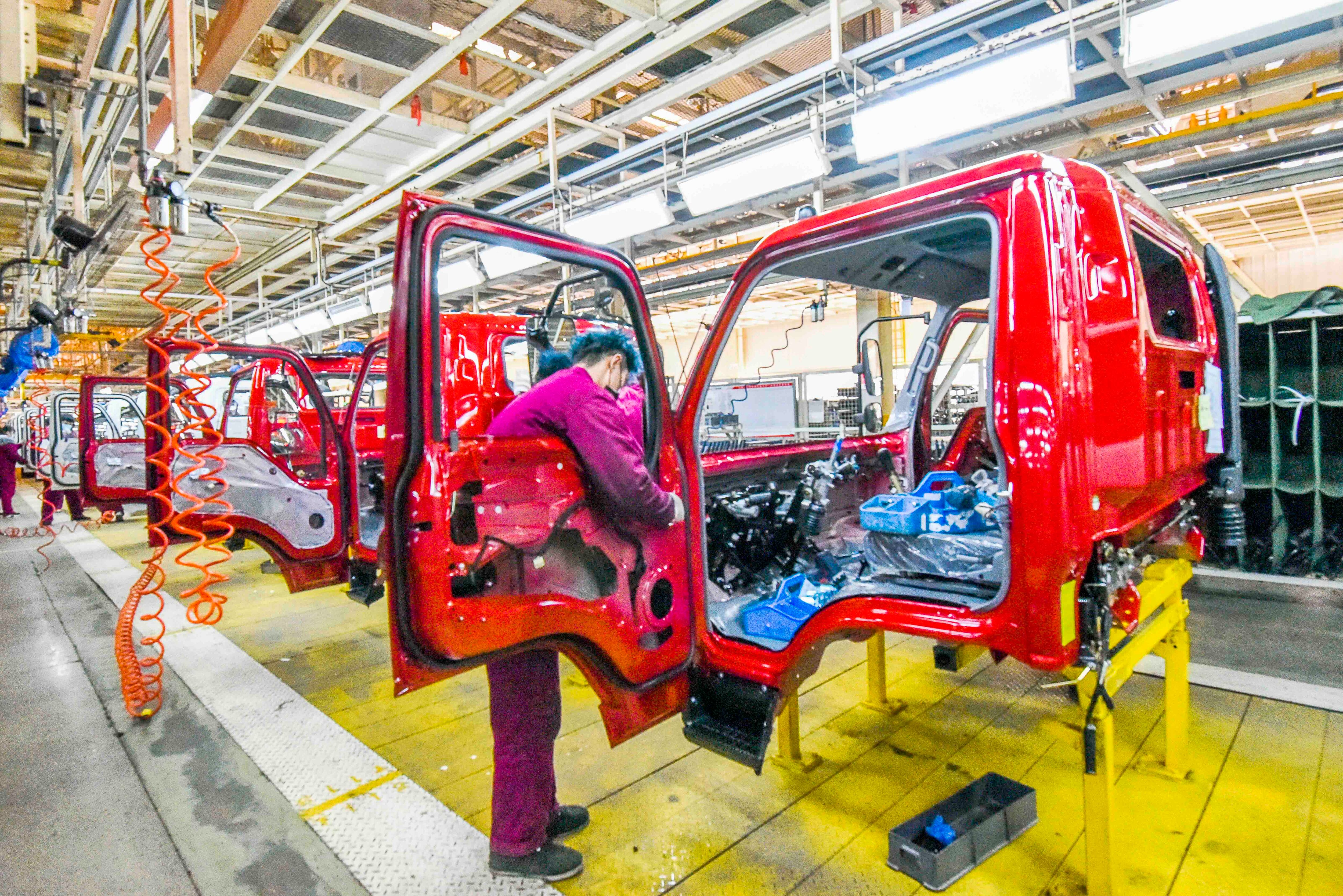 Trabajadores en una fábrica China. Costfoto / Barcroft Studios / Future Publishing (Photo credit should read Costfoto/Barcroft Media via Getty Images)