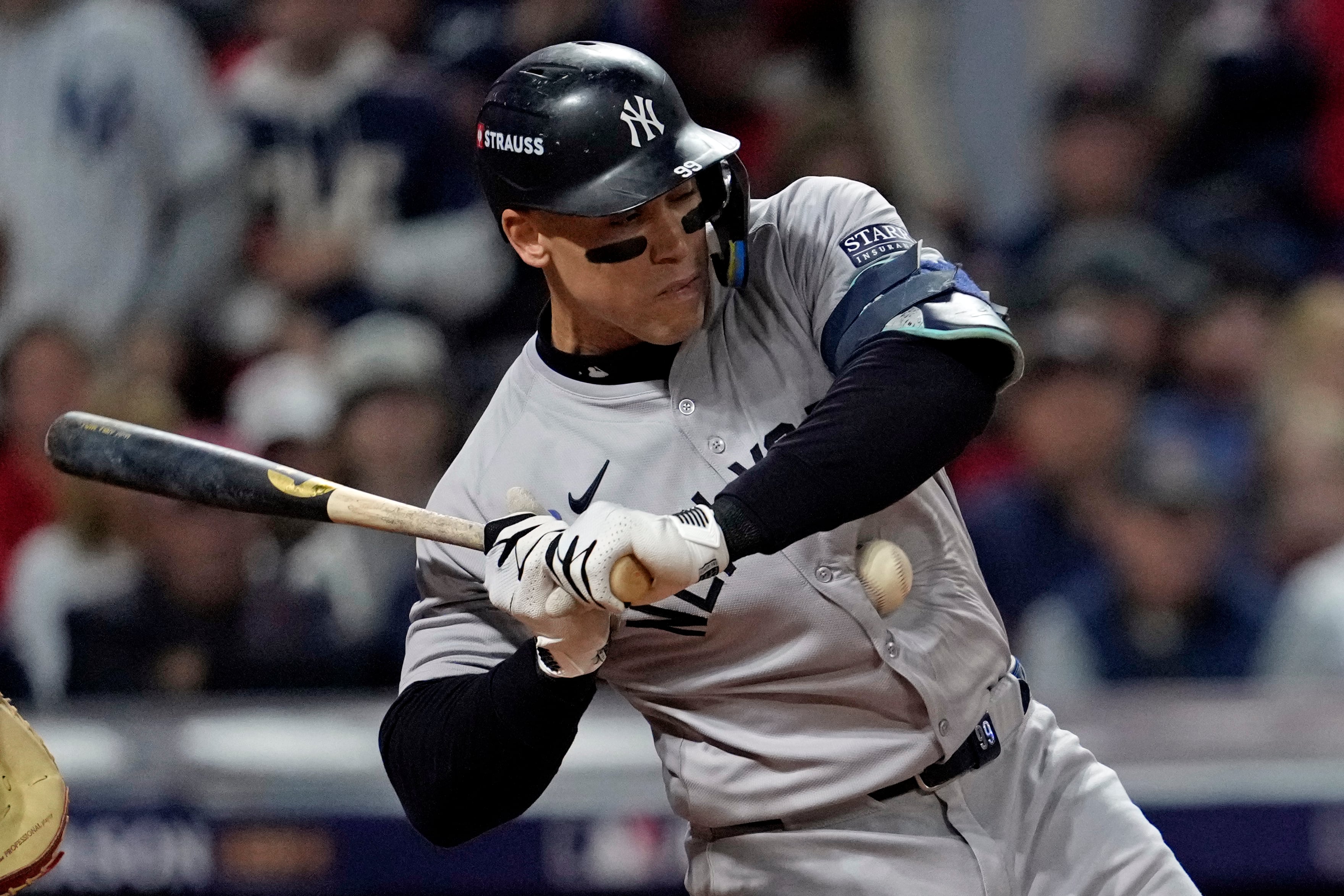 New York Yankees' Aaron Judge runs the bases after hitting a two-run home against the Cleveland Guardians during the eighth inning in Game 3 of the baseball AL Championship Series Thursday, Oct. 17, 2024, in Cleveland.(AP Photo/Jeff Roberson)