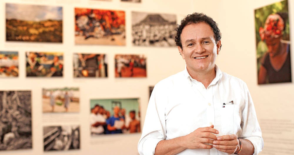 Jesús Abad Colorado lanzó su nueva colección de libros, 'El Testigo', en Washington.