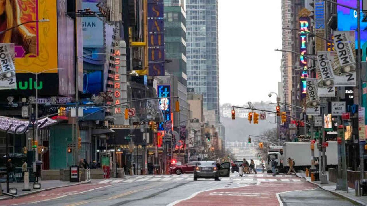 Sorprenden las vacías calles de Nueva York, el epicentro del coronavirus en este país que está en cuarentena desde hace tres semanas.