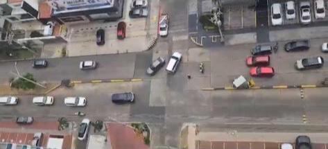 El paso de la caravana presidencial rumbo a la casa de Nicolás Petro.