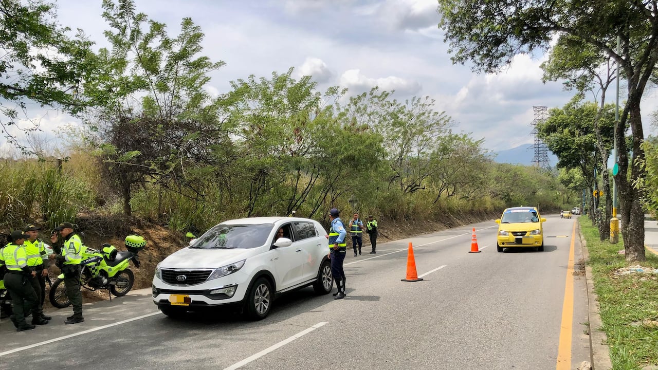 Verificación del cumplimiento de las normas de tránsito en Bucaramanga.