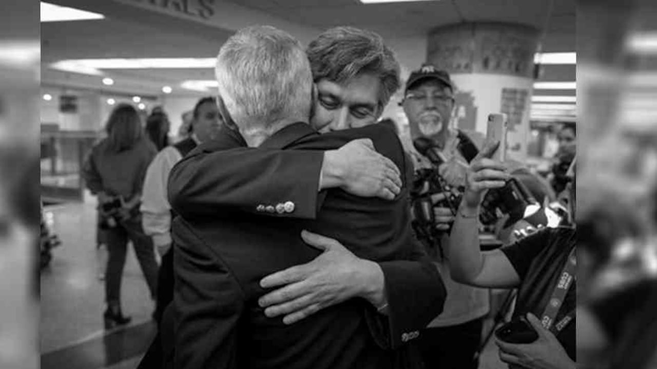 Los demás periodistas retenidos fueron María Martínez, Claudia Rendón, Juan Carlos Guzmán, Martín Guzmán y Francisco Urreiztieta.