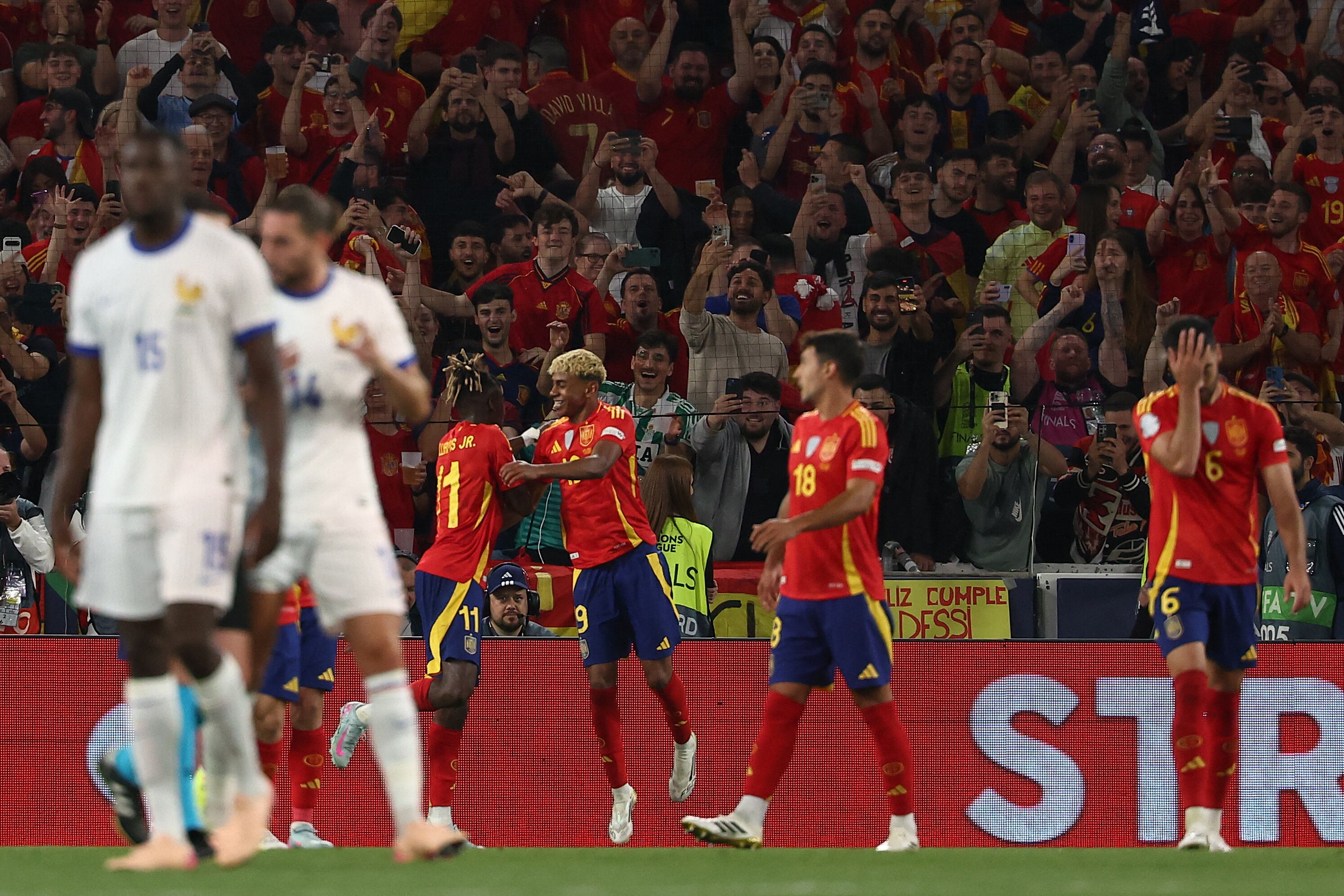 Spain's forward #19 Lamine Yamal (C) celebrates scoring the 3-0 goal from the penalty spot with his teammates during the UEFA Nations League semi-final football match between Spain and France in Stuttgart, southwestern Germany, on June 5, 2025. (Photo by FRANCK FIFE / AFP)