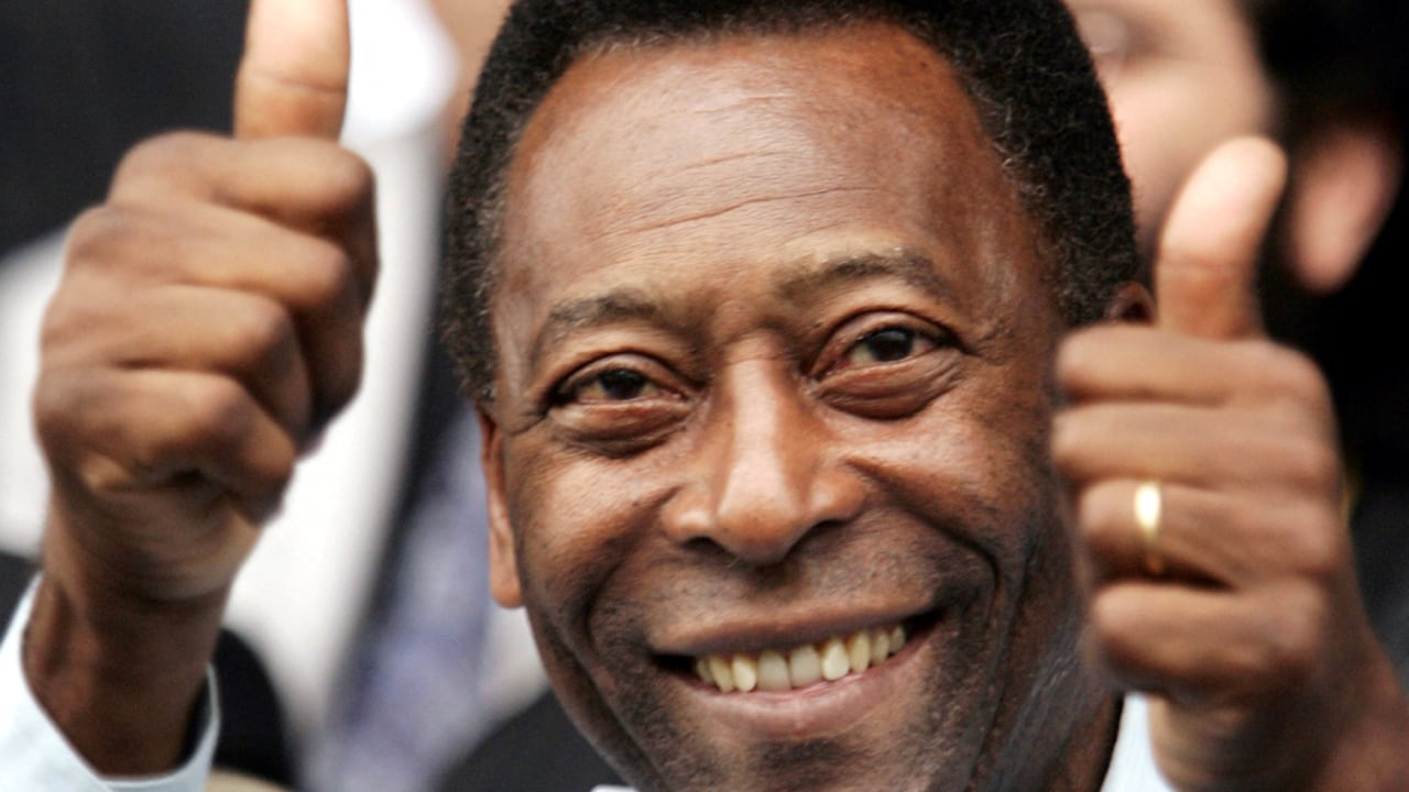 FILE PHOTO: Brazilian soccer legend Pele gives the thumbs-up at the stadium of Skoda Xanthi FC in Xanthi, Greece May 12, 2005. REUTERS/Yannis Behrakis/File Photo