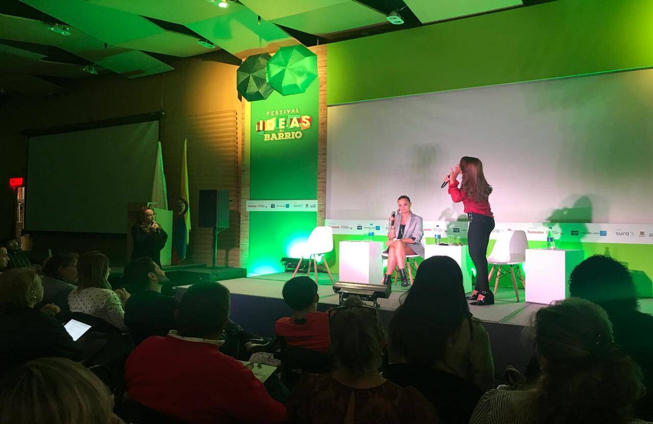 'La mujer al banquillo', en el que Amparo Grisales y Alejandra Borrero hablaron de feminismo, fue el evento más controversial. En un punto, Borrero se bajó del escenario por un comentario de Grisales que la ofendió.