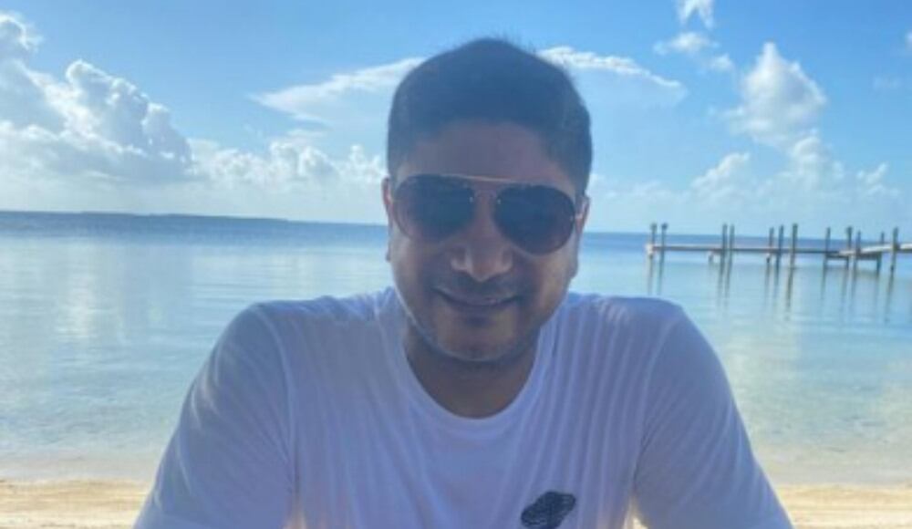 El compositor sufrió un infarto mientras conducía su camioneta por Antioquia.