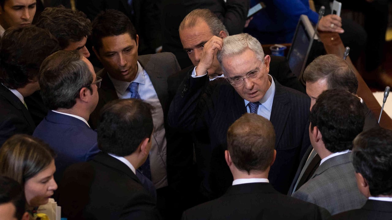 La bancada del Centro Democrático decidió retirarse del recinto virtual.