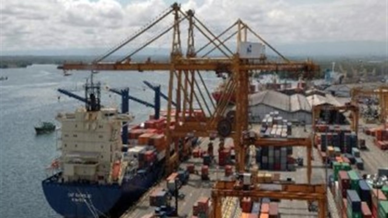 as exportaciones de manufacturas crecieron 8,4%, explicado por el crecimiento en las ventas de otro equipo de transporte (283,5%), hierro y acero (12,7%) y plásticos en formas primarias (11,5%).