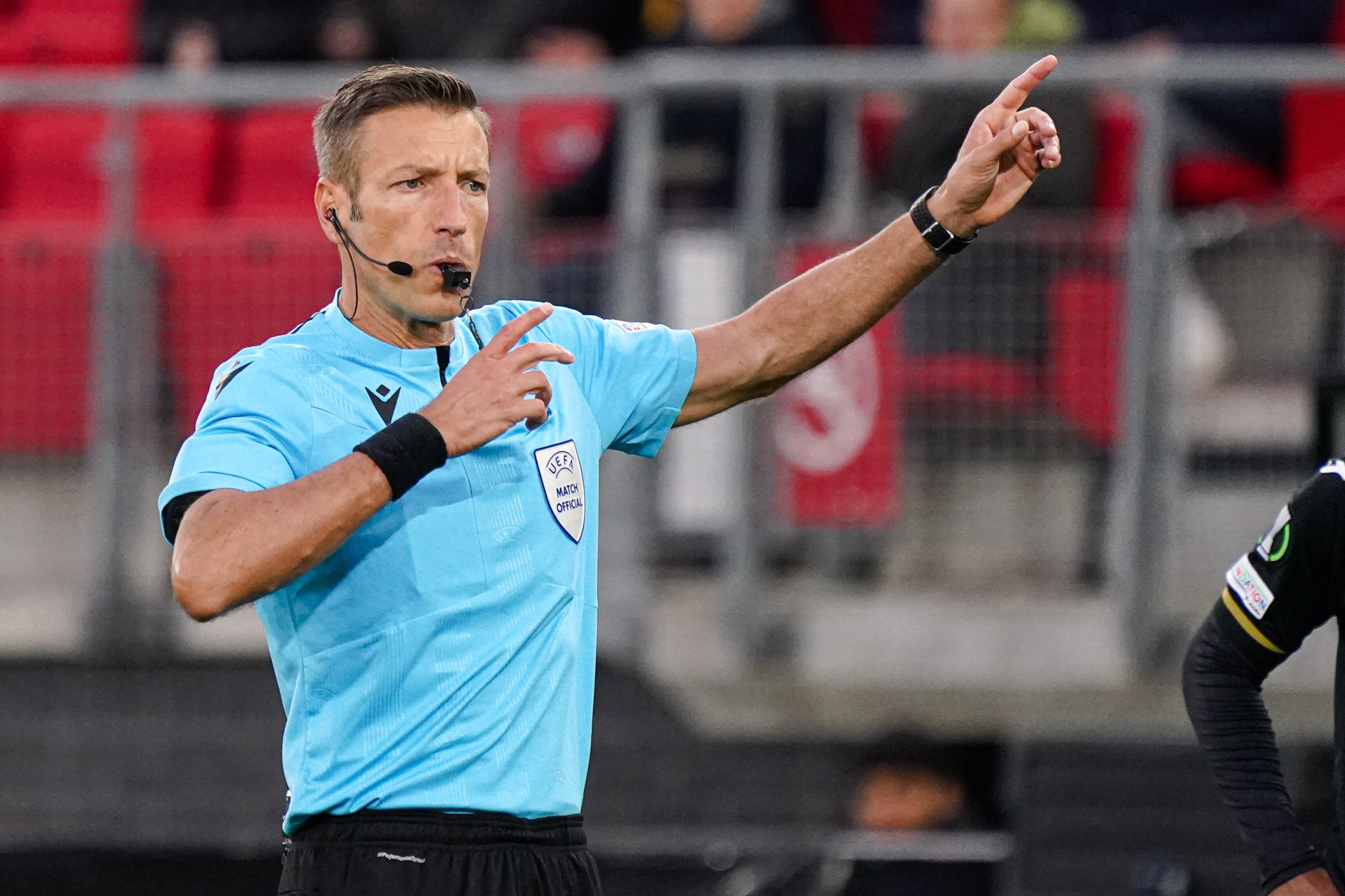 ALKMAAR, NETHERLANDS - APRIL 20: Referee Davide Massa pointing with finger during the UEFA Europa Conference League Quarter Finals 2nd leg match between AZ and RSC Anderlecht at AFAS Stadion on April 20, 2023 in Alkmaar, Netherlands (Photo by Jeroen Meuwsen/BSR Agency/Getty Images)