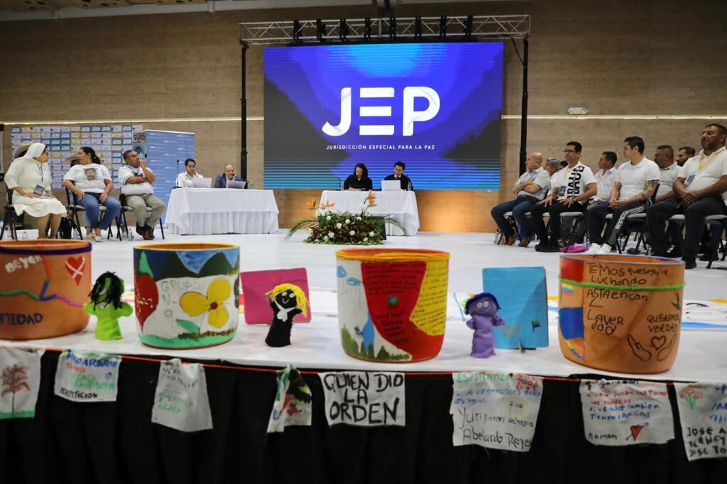 Sesión de reconocimiento de la responsabilidad en los falsos positivos en la JEP.