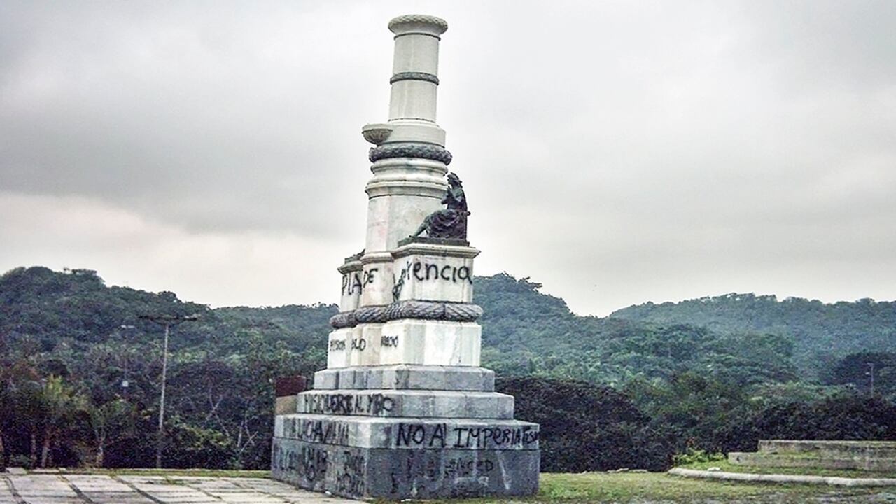 Estatua vandalizada de Cristóbal Colón