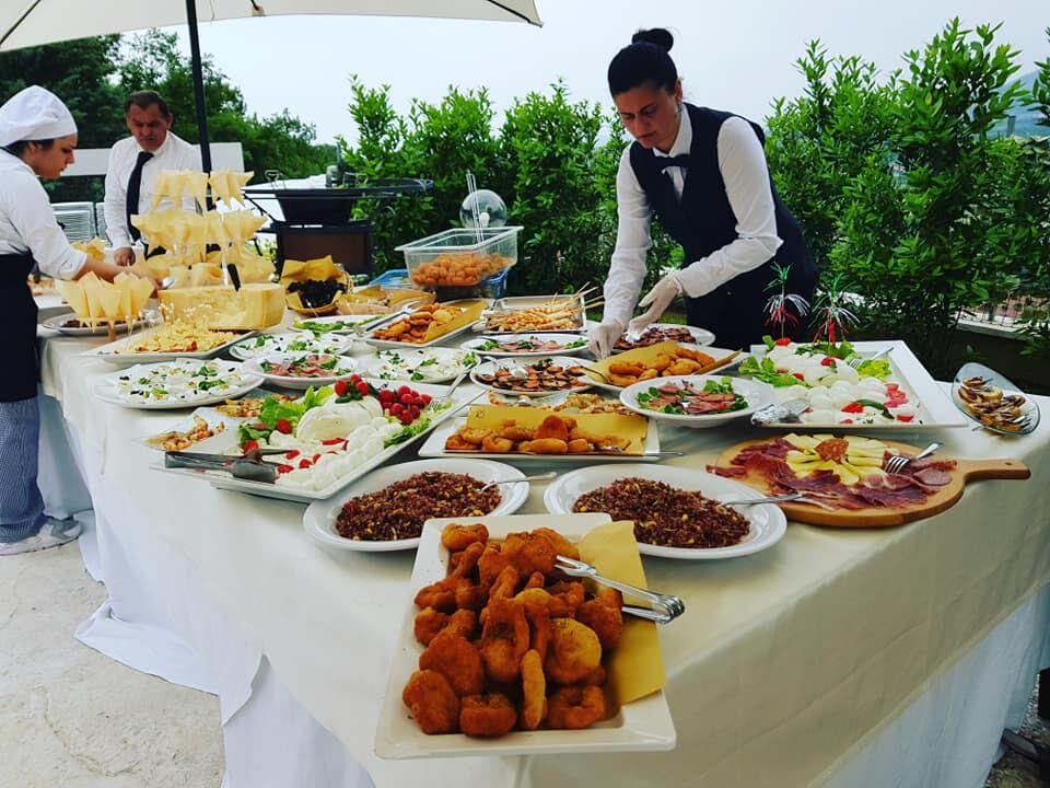 La pareja comió y bebió todo el tiempo, sin embargo, al final decidieron huir sin pagar la cuenta