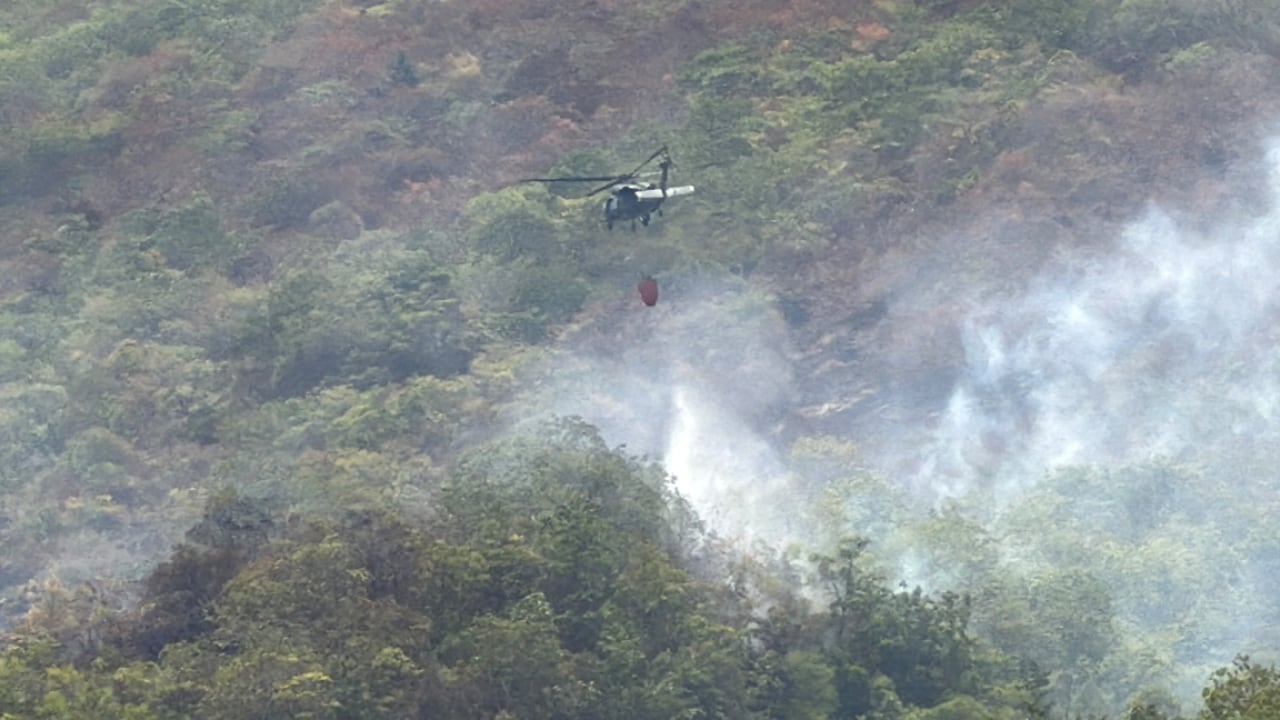 En el municipio de Cunday continúan activos varios focos del incendio forestal, que ha afectado aproximadamente 2.500 hectáreas