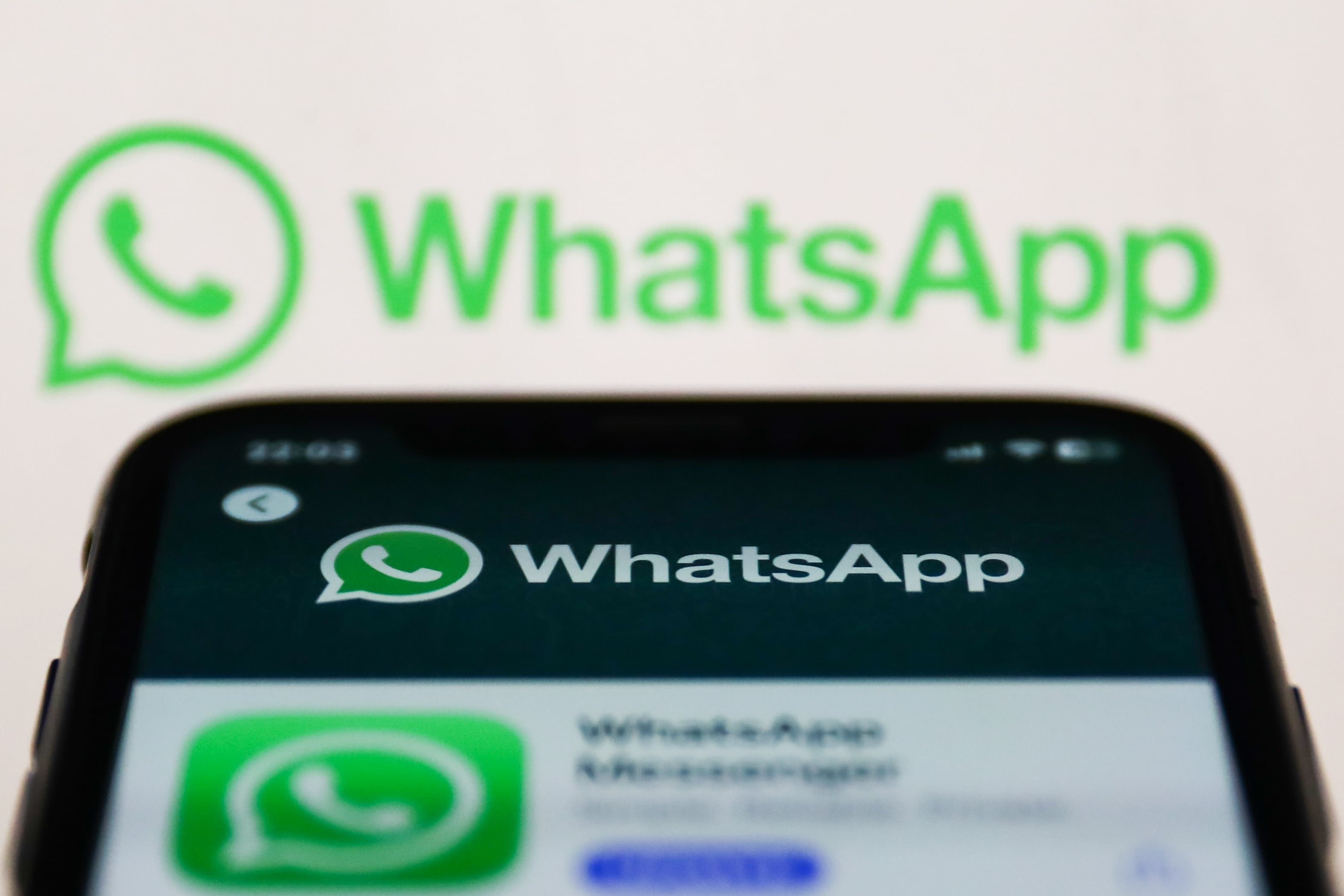 WhatsApp es una aplicación de mensajería disponible para iOS y Android.