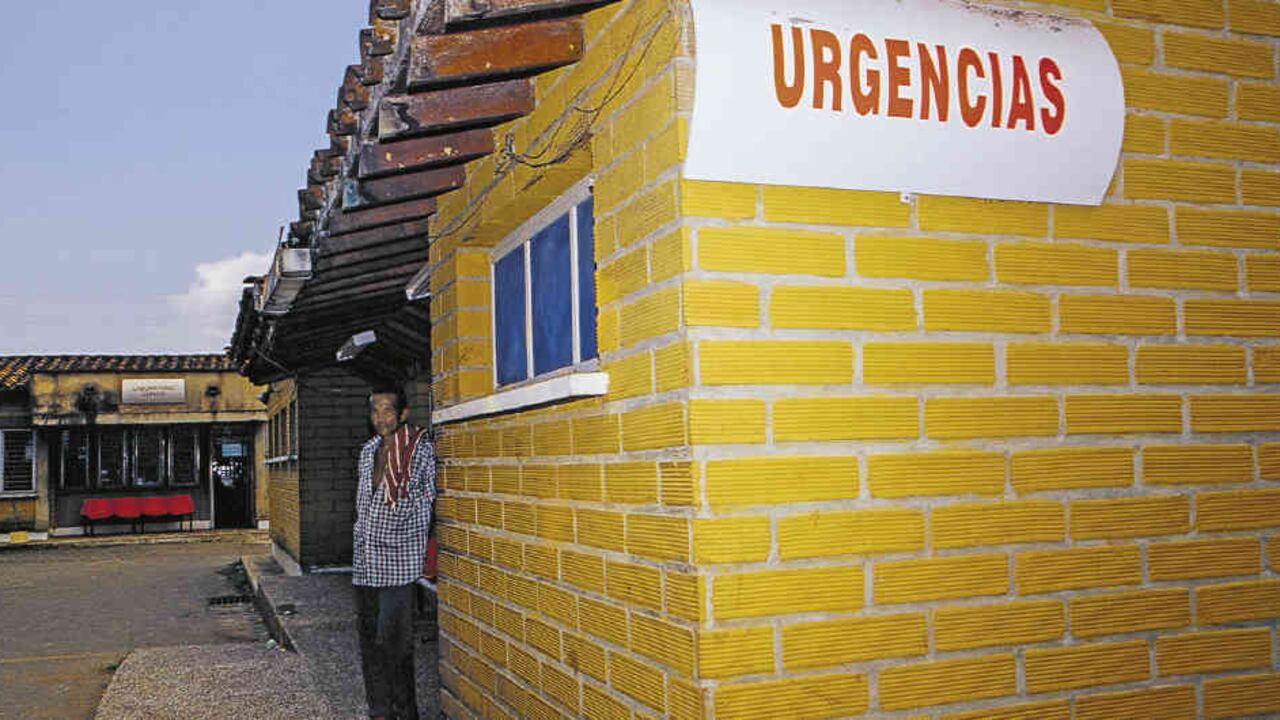 Los servicios de urgencias no existen en la mayoría de pueblos. Los campesinos deben viajar a las capitales departamentales.