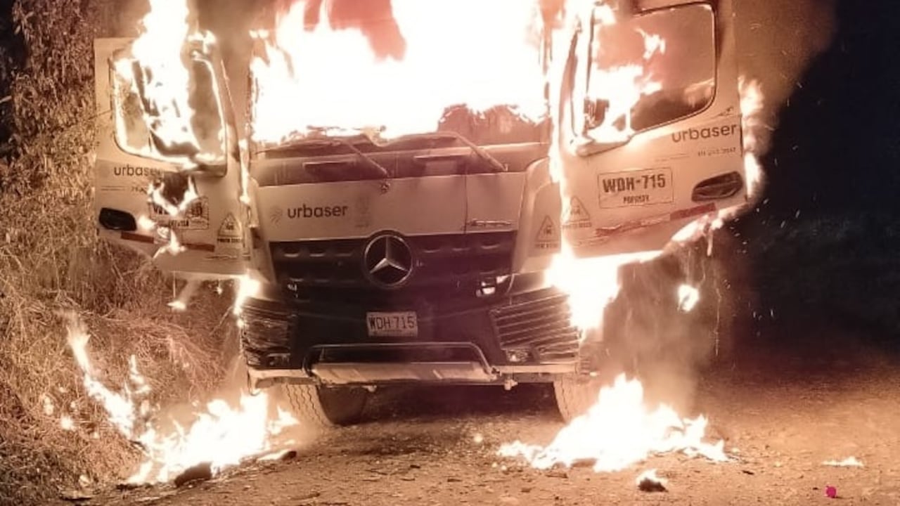 Bus de Urbaser quemado por terroristas.