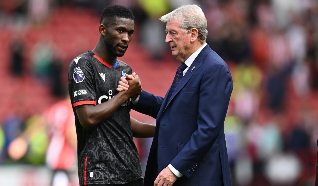 Jefferson Lerma y Roy Hodgson en la fecha 1 de la Premier League