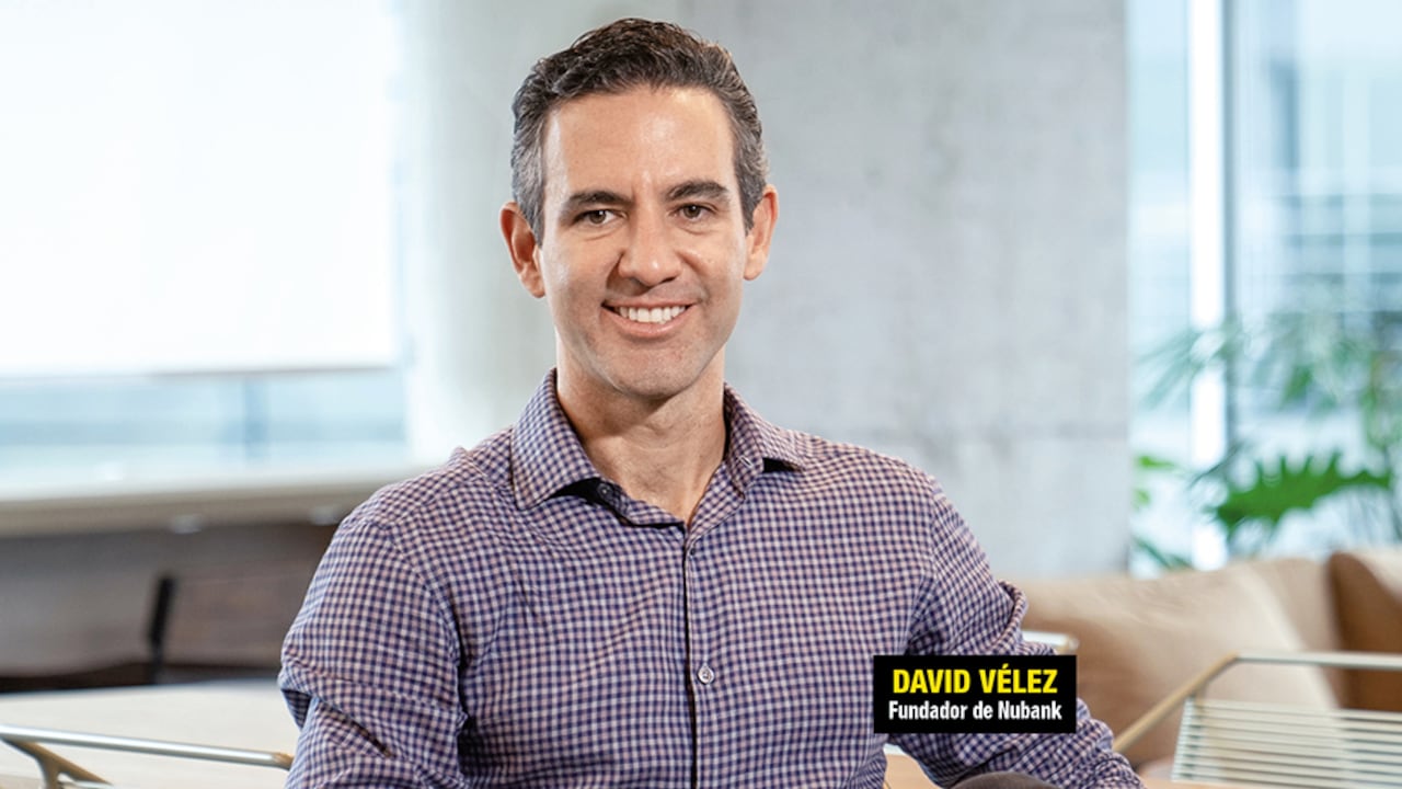 Vélez es un empresario global: nació en Medellín en 1981 y emigró con su familia a Costa Rica cuando tenía 8 años. Estudió en Estados Unidos y creó su fintech en Brasil.