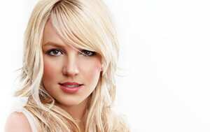 Britney Spears: la cantante fue demandada por un exguardespaldas de haberlo acosado sexualmente en el 2012, al asegurar que lo llamaba a su habitación donde la encontraba desnuda, y aprovechaba para mostrarle sus genitales.