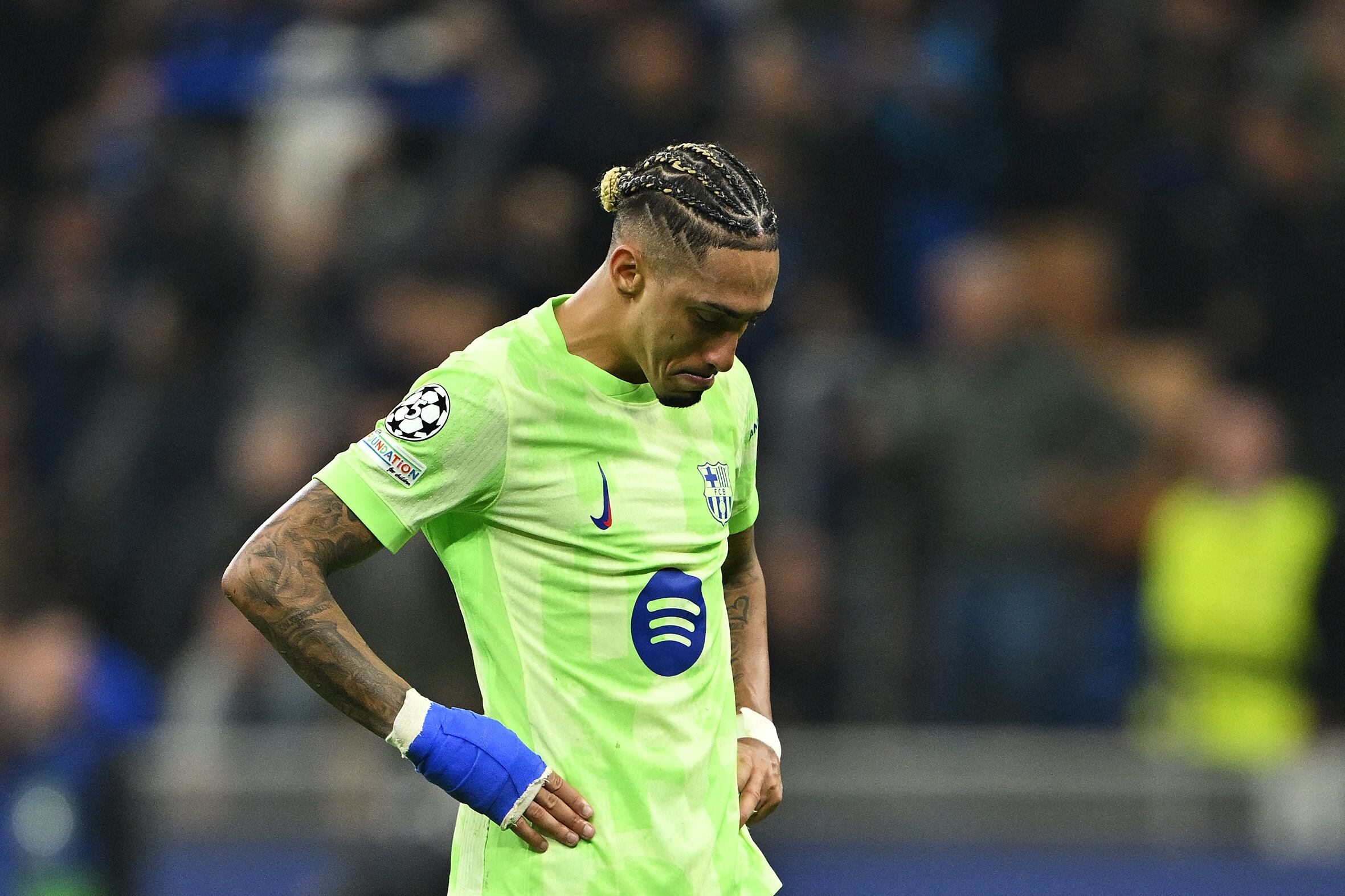 MILAN, ITALY - MAY 06: Raphinha of FC Barcelona looks dejected following his team's 4-3 defeat in the UEFA Champions League 2024/25 Semi Final Second Leg match between FC Internazionale Milano and FC Barcelona at Giuseppe Meazza Stadium on May 06, 2025 in Milan, Italy. (Photo by Dan Mullan/Getty Images) (Photo by Dan Mullan / GETTY IMAGES EUROPE / Getty Images via AFP)