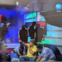 El personal del canal fue obligado a estar acostado en el suelo mientras los delincuentes merodeaban el lugar.