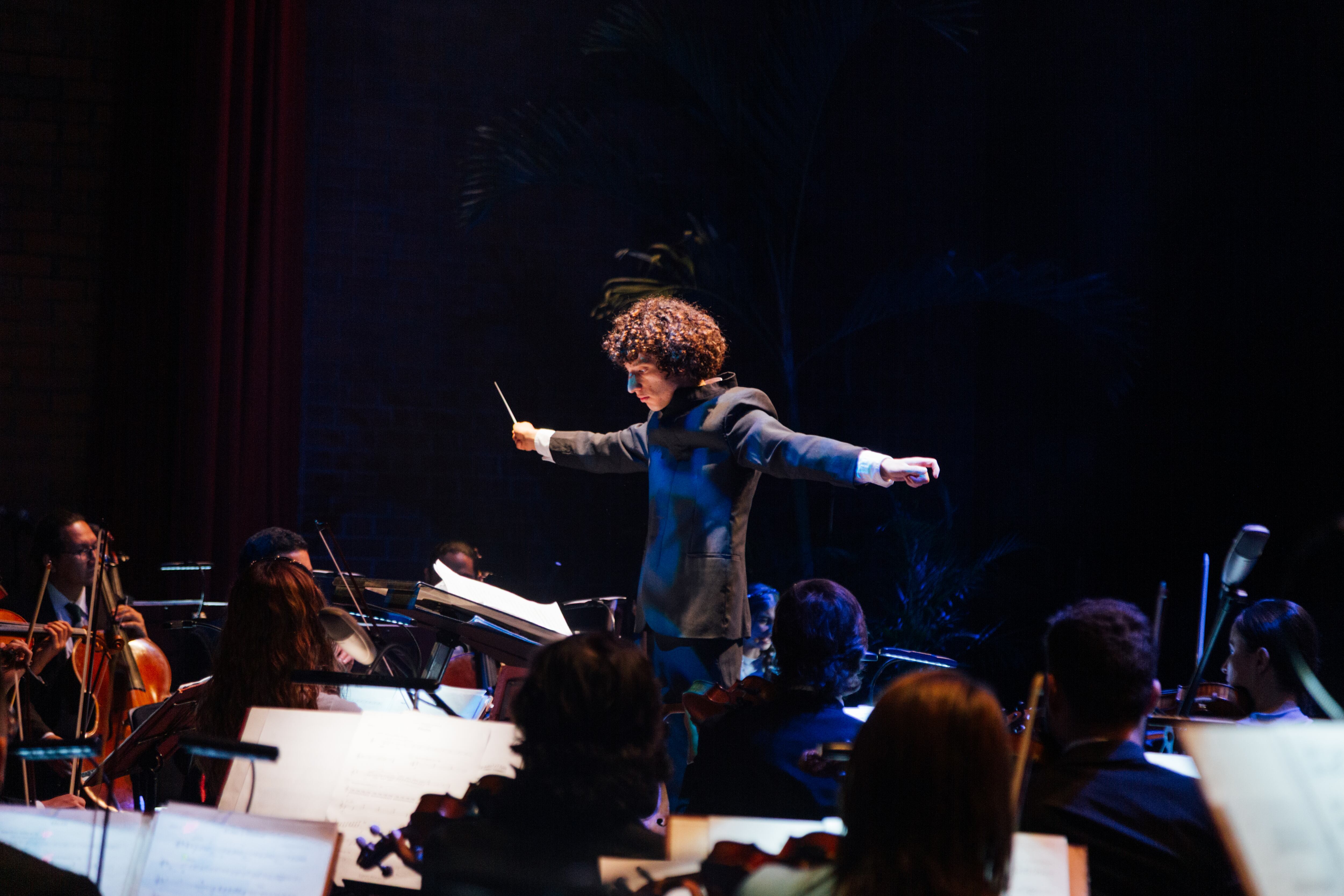 Tami Daniel Rueda-Blanco, nacido en Colombia y formado en Viena, ha demostrado un enfoque especial en la música moderna y contemporánea.